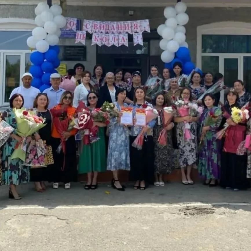
МКОУ  "Червлённо бурунская СОШ им.З.Акмурзаева"
